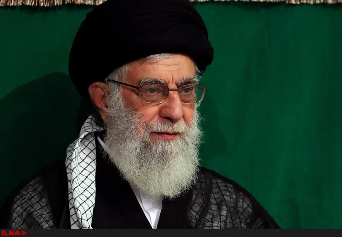 گریه های تلخ طارق جمیل هنگام شنیدن خبر شهادت رهبر انقلاب + فیلم