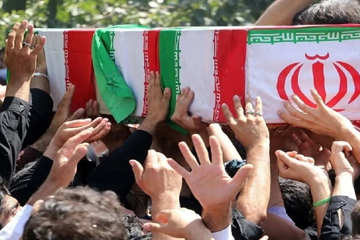 تشییع پیکر شهیدان هانیه و فائزه جهانشاهلو در بوئین زهرا