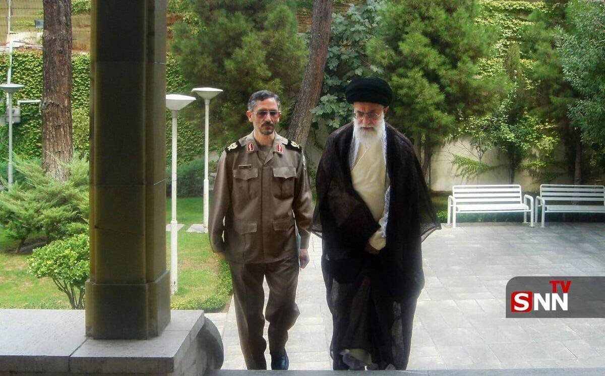 تصویر سردار سرلشکر شهید محمّد شیرازی در کنار مقام معظم رهبری