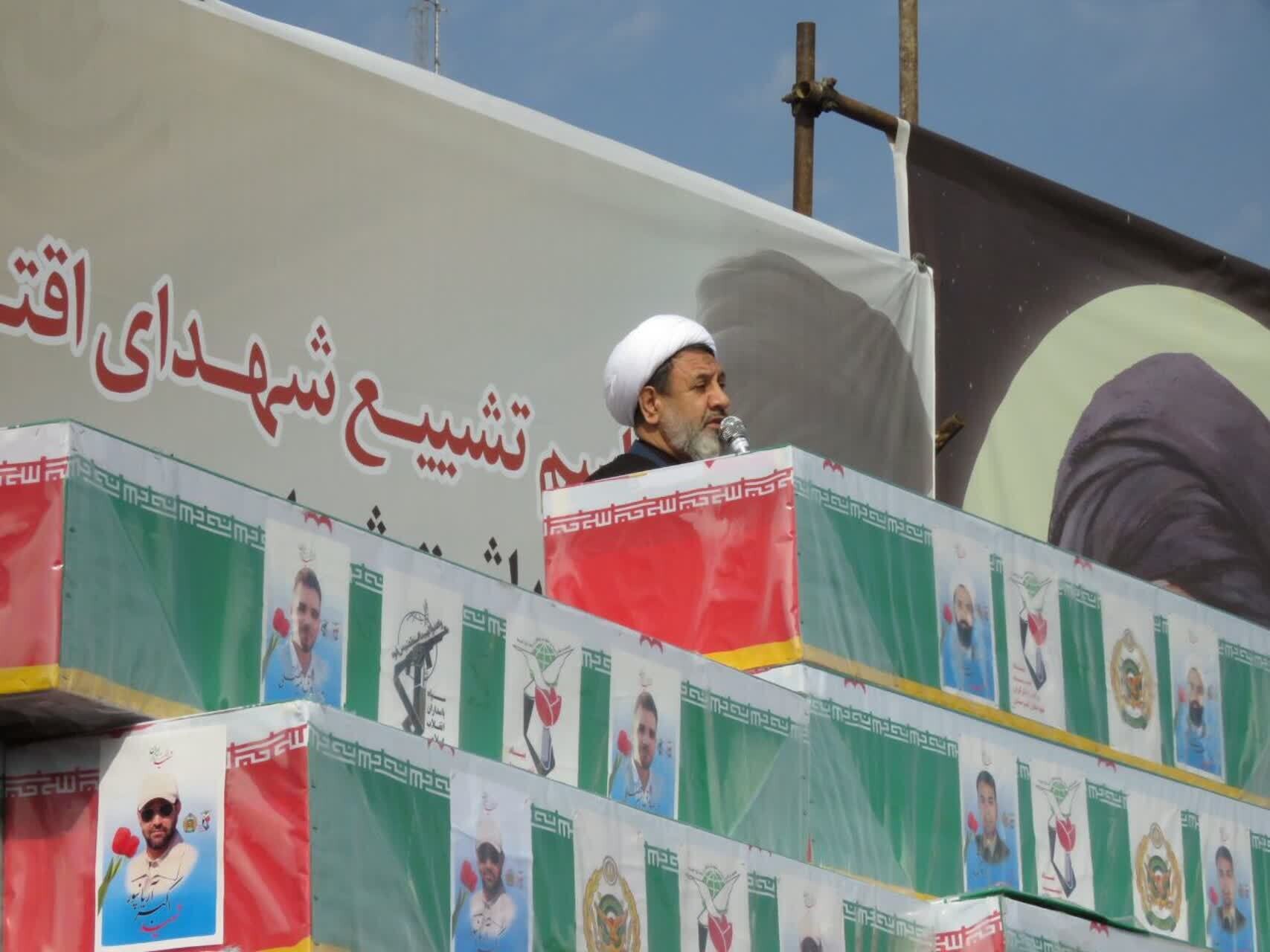 امام جمعه کرمان نسبت به فریب و نفوذ دشمن هشدار داد