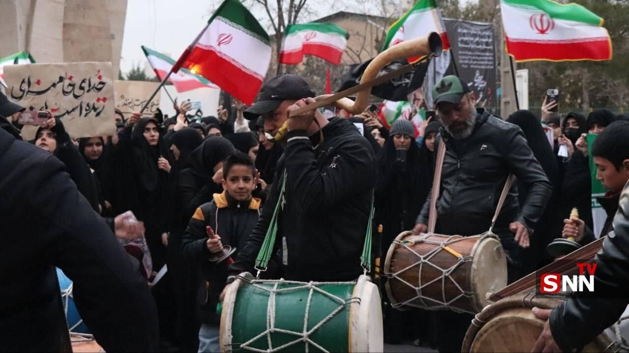 تجمع دانشجویان دانشگاه آزاد اسلامی مشهد مقدس در محکومیت جنایات صهیونیستی آمریکایی به خاک کشورمان