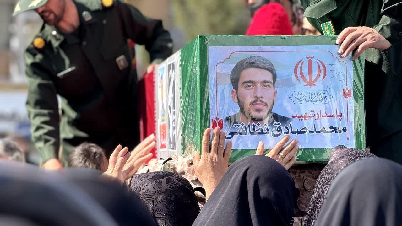 تشییع پیکر شهید دهه هشتادی در بردسکن