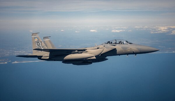اقتدار پدافند سپاه در غرب پایتخت/جنگنده F-15E متجاوز آمریکایی در آسمان البرز سرنگون شد