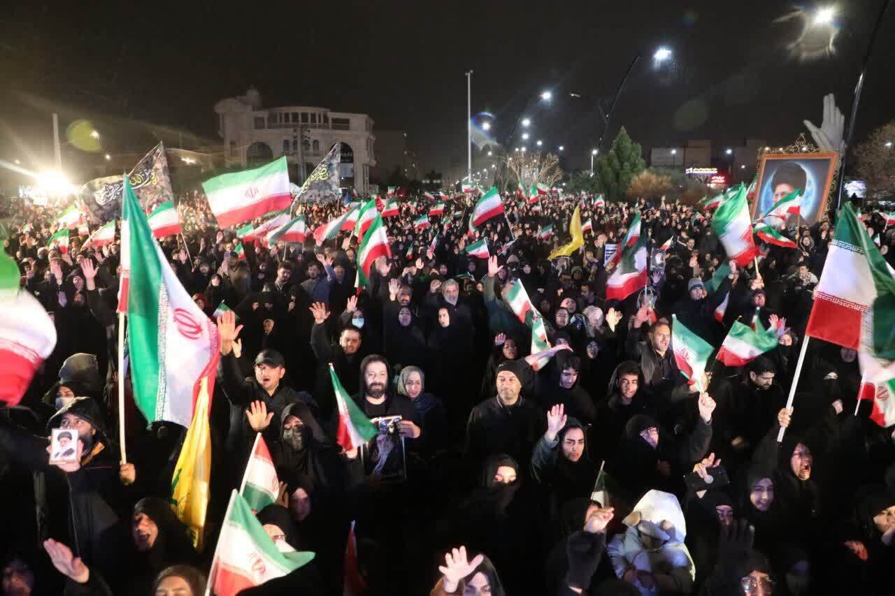 پنجمین شب سوگ و حماسه در سمنان / مردم با شهدای جنگ وداع کردند + عکس