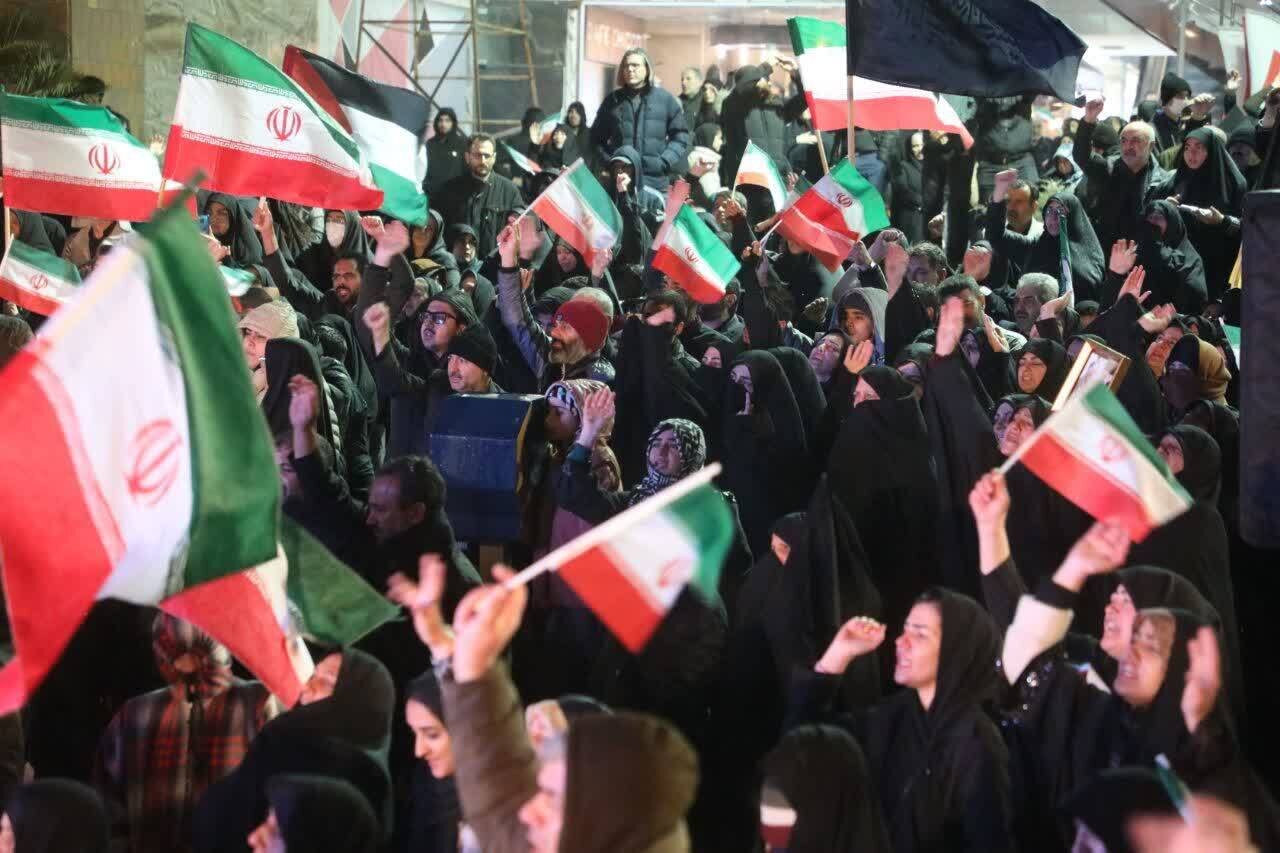 پنجمین شب سوگ و حماسه در سمنان / مردم با شهدای جنگ وداع کردند + عکس