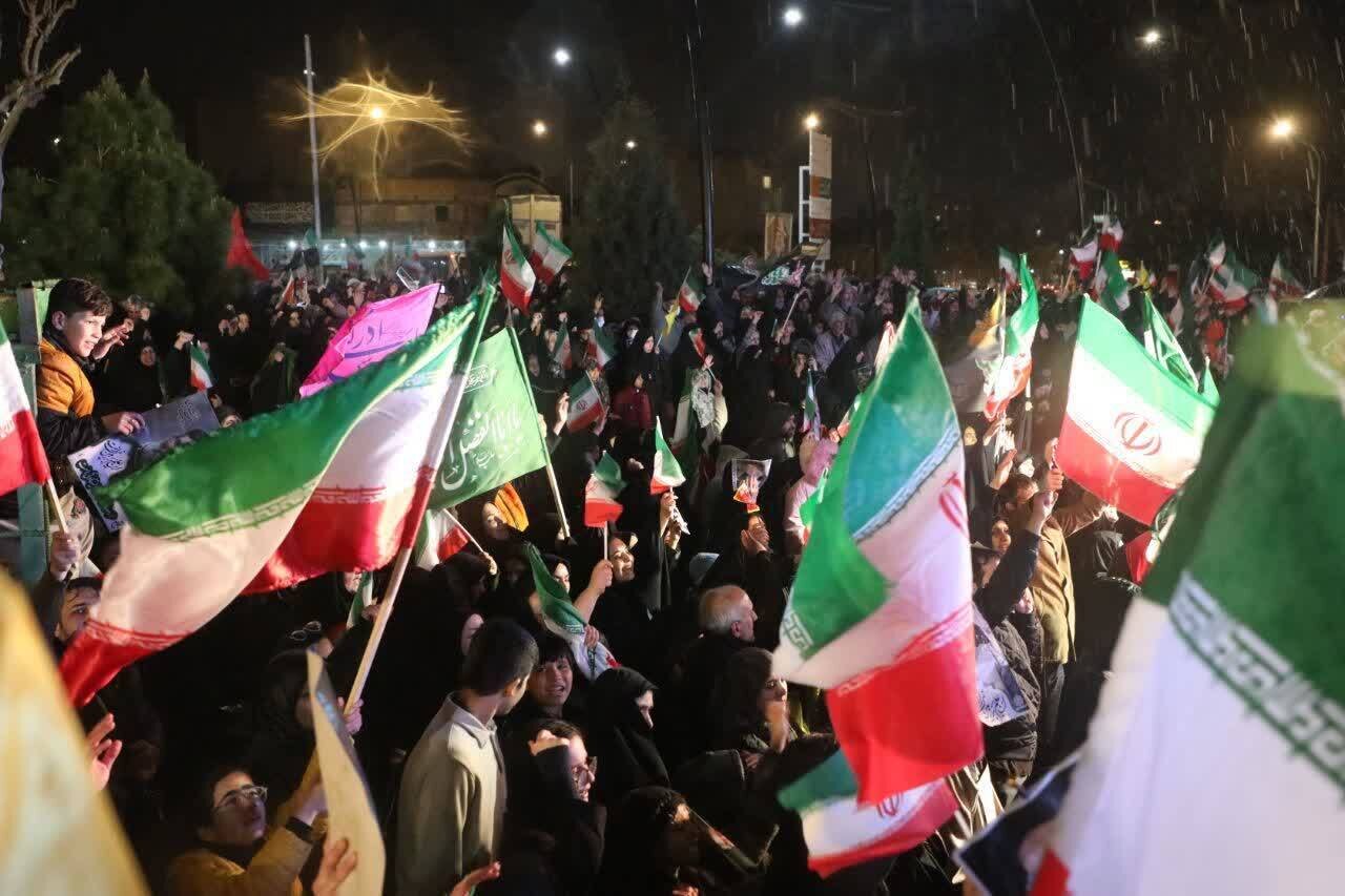 پنجمین شب سوگ و حماسه در سمنان / مردم با شهدای جنگ وداع کردند + عکس