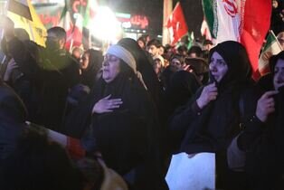 پنجمین شب سوگ و حماسه در سمنان / مردم با شهدای جنگ وداع کردند + عکس