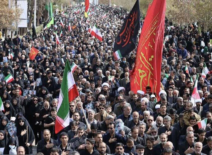 راهپیمایی حماسی مردم کرمان برگزار شد / تاکید بر حفظ اتحاد مقدس