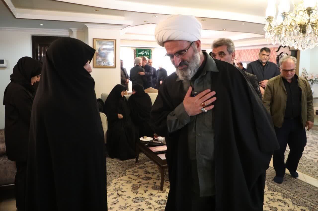 نماینده ولی‌فقیه در استان و استاندار سمنان با خانواده شهید «شایان تبریزی امجد» دیدار کردند+ تصاویر