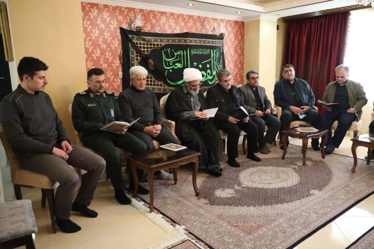 نماینده ولی‌فقیه در استان و استاندار سمنان با خانواده شهید «شایان تبریزی امجد» دیدار کردند+ تصاویر