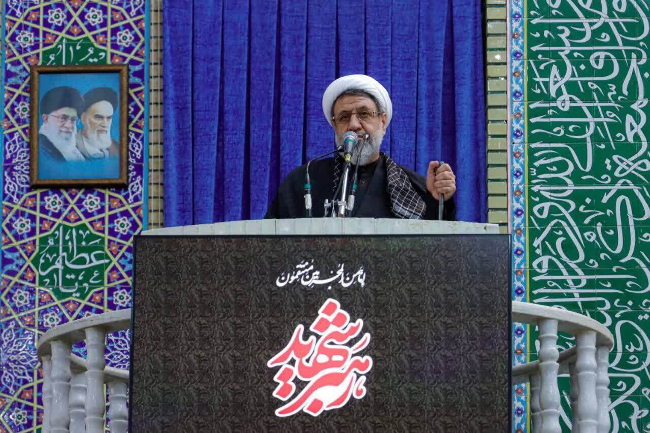 امام جمعه کرمان: درود بر مردم فداکار و تاریخ ساز ایران که مدال افتخار شکست استکبار جهانی را بر گردن دارند