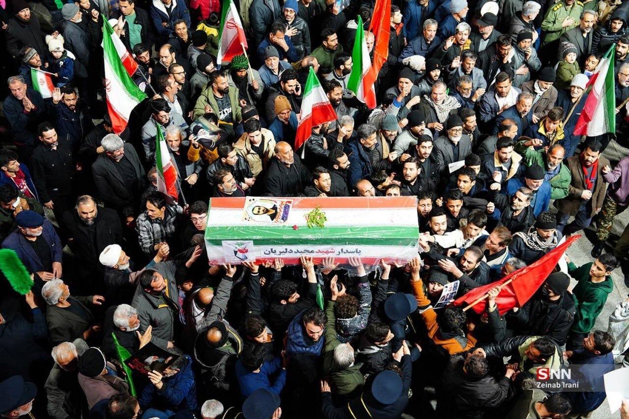 تشییع پیکر دو شهید تجاوزات آمریکایی-صهیونی در قم + عکس