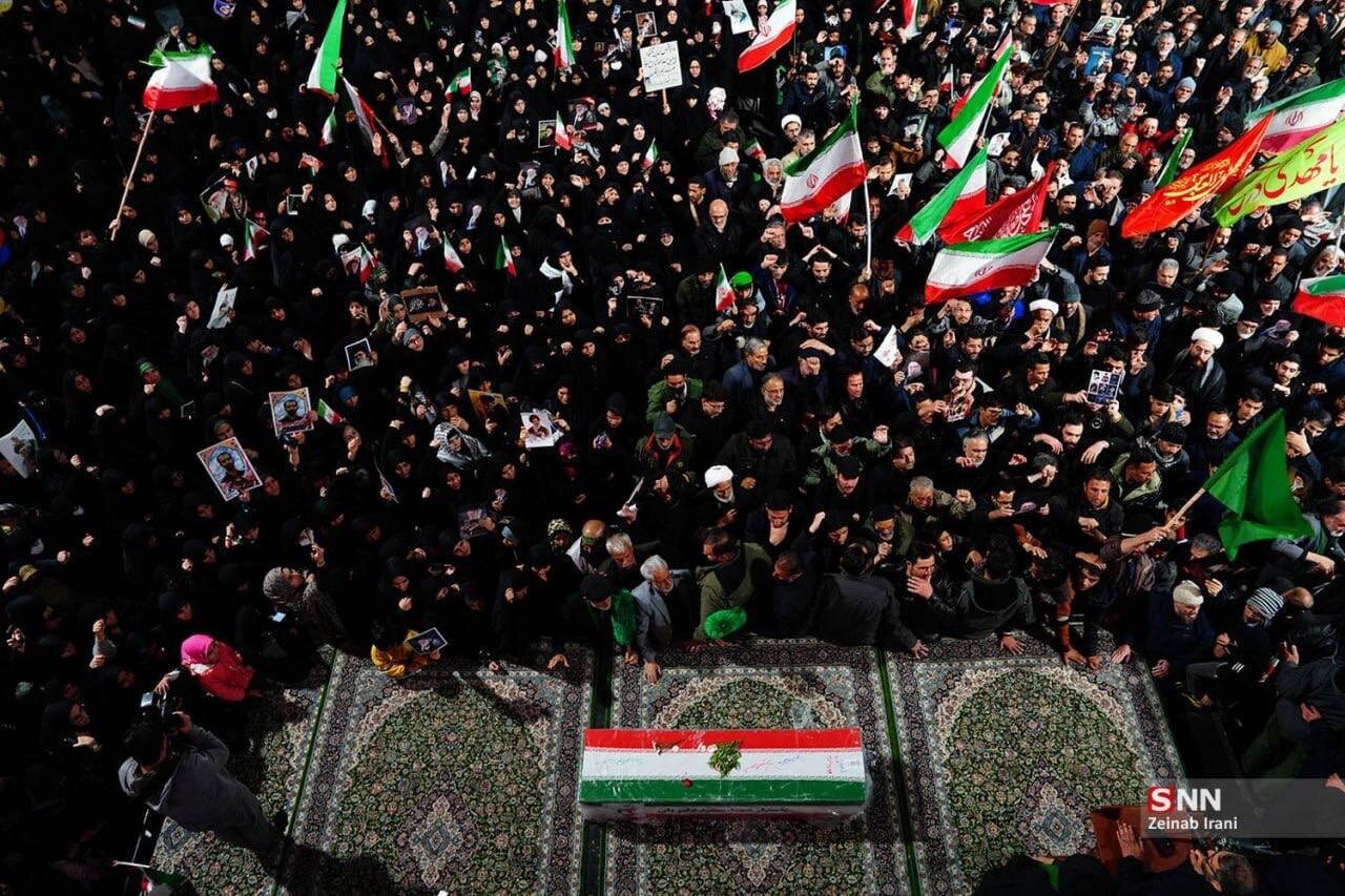 تشییع پیکر دو شهید تجاوزات آمریکایی-صهیونی در قم + عکس