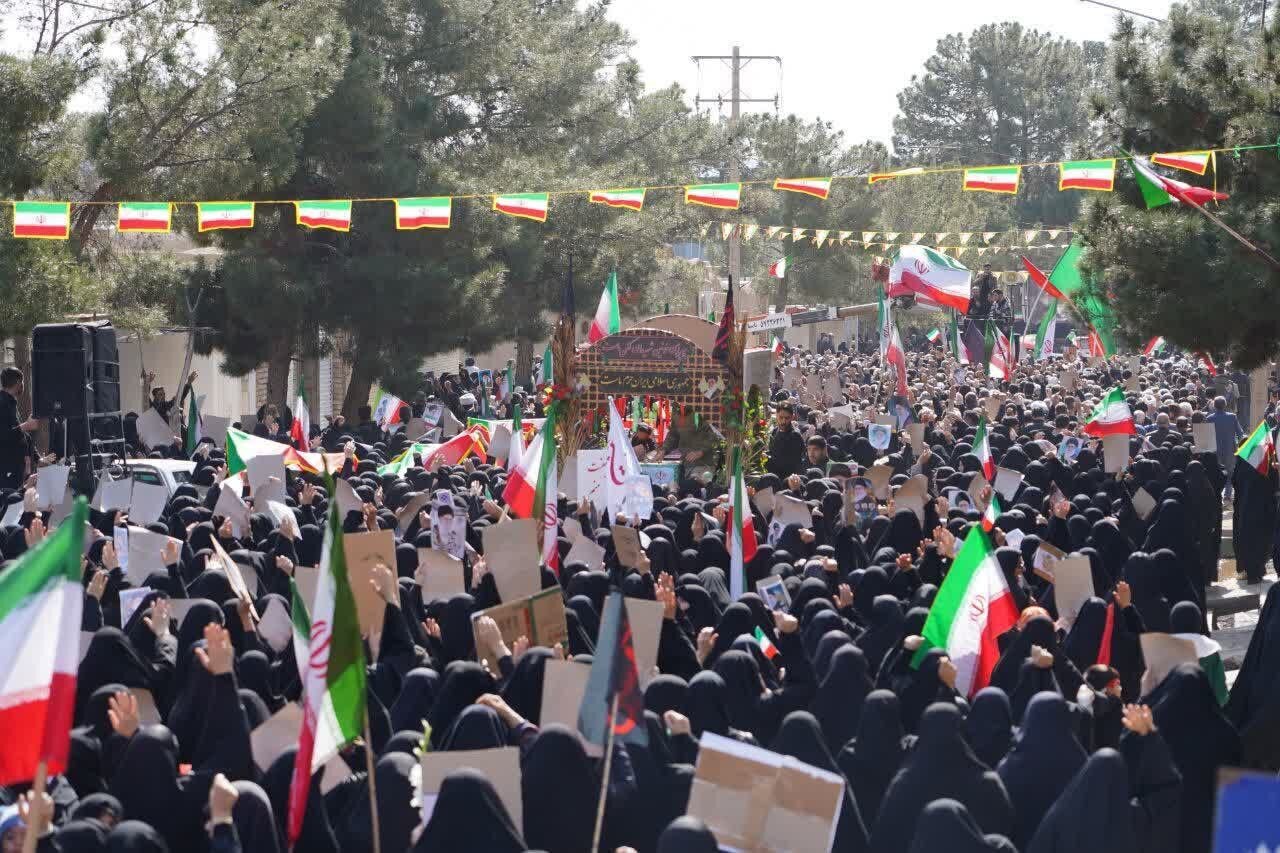 تشییع باشکوه پیکر شهید محمدباقر کاظمی‌مقدم در گناباد + عکس