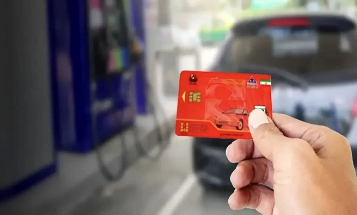 کاهش موقت سهمیه سوختگیری بنزین به ۲۰ لیتر