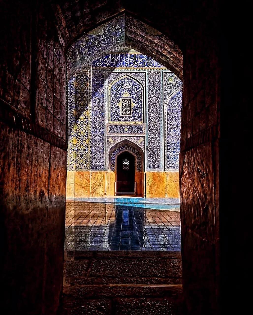 آسمان ایران فیروزهای جاودان خواهد ماند / نقض حقوق میراث فرهنگی و اماکن هزار ساله از جمله مسجد جامع عباسی توجیه ندارد و قابل پیگیری بینالمللی است + تصاویر