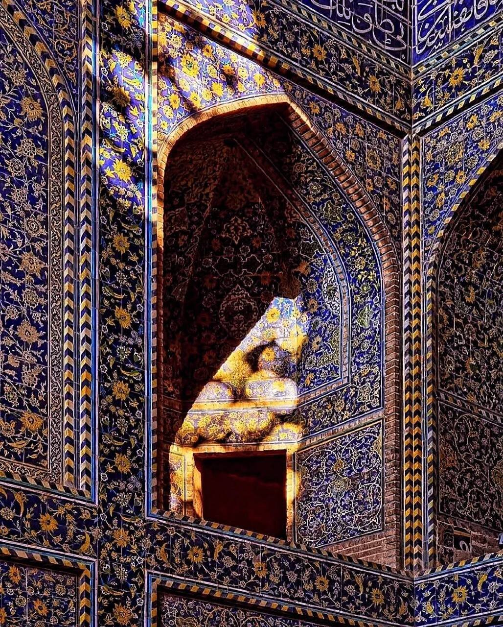 آسمان ایران فیروزهای جاودان خواهد ماند / نقض حقوق میراث فرهنگی و اماکن هزار ساله از جمله مسجد جامع عباسی توجیه ندارد و قابل پیگیری بینالمللی است + تصاویر