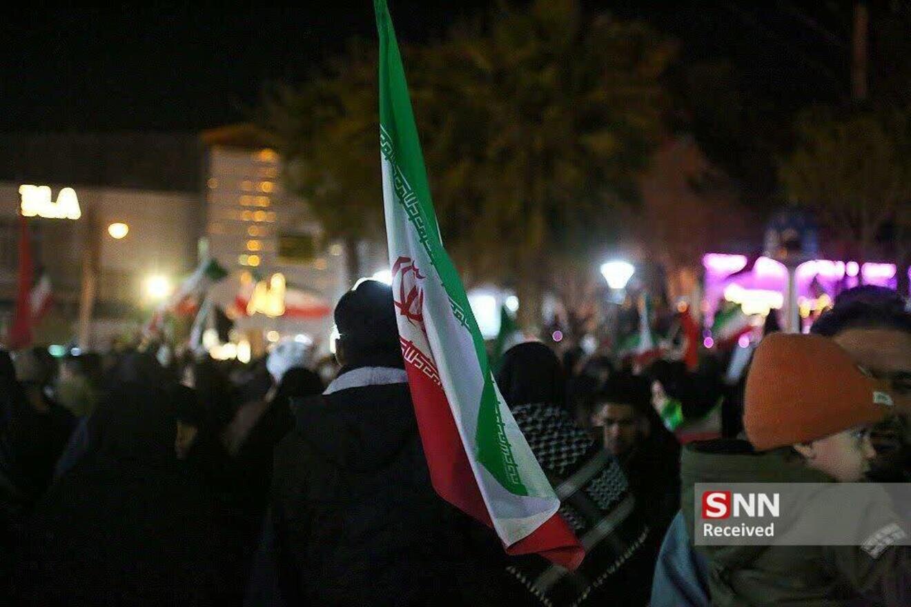 خروش شبانه مردم قم /خیابان دست مردم میدان دست نیروهای مسلح+عکس