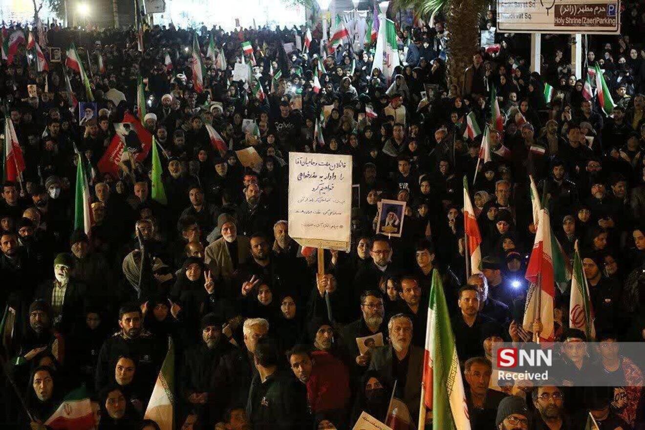 خروش شبانه مردم قم /خیابان دست مردم میدان دست نیروهای مسلح+عکس