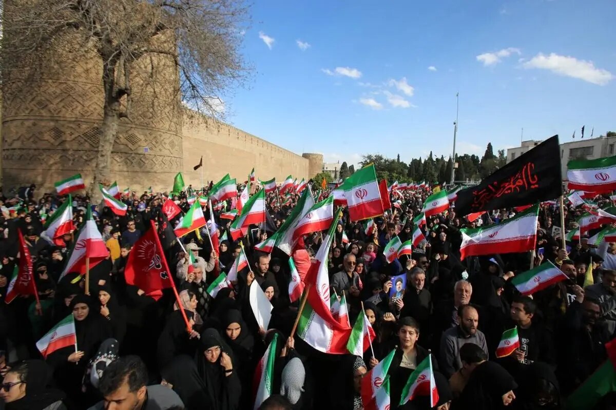 رمز پیروزی مقابل دشمنان چیزی جز ولایت نیست