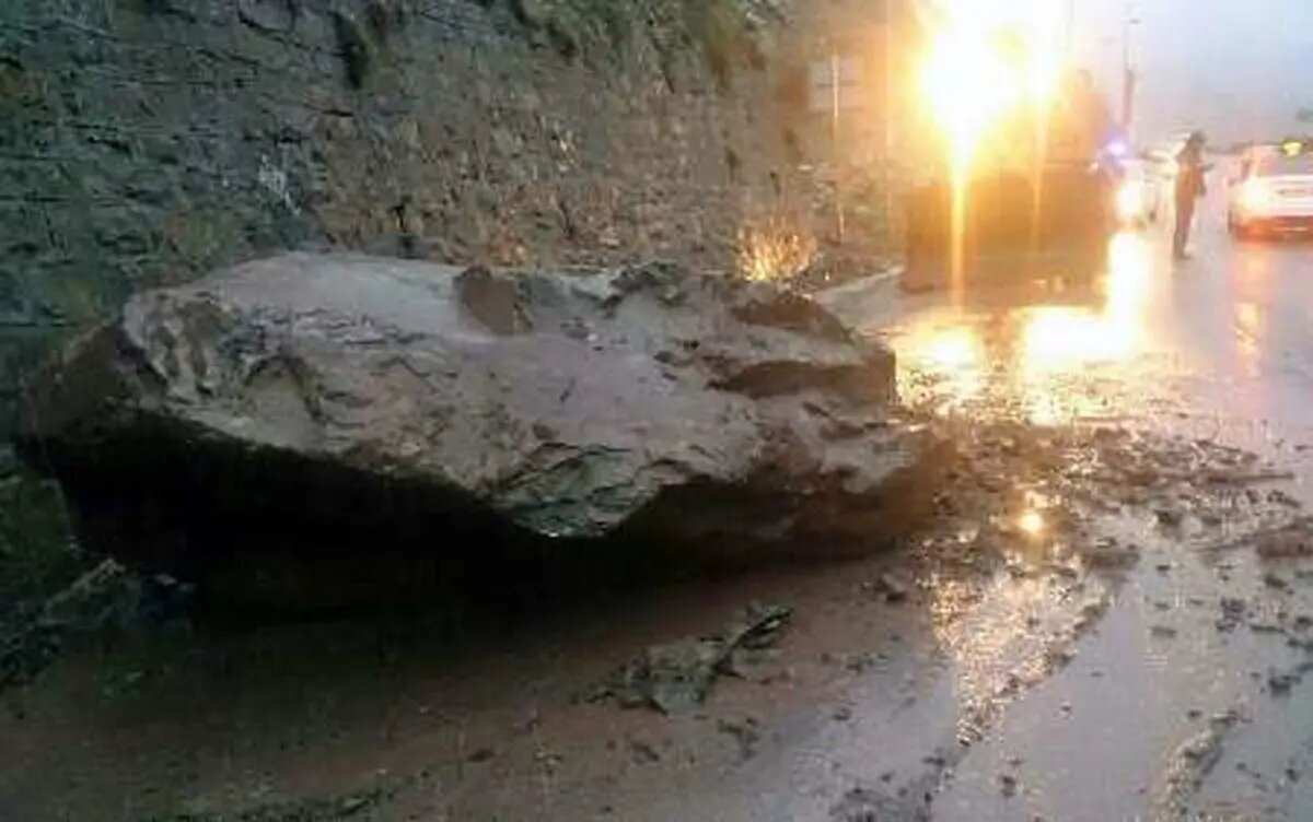 احتمال ریزش سنگ و سقوط بهمن در جاده کرج_چالوس
