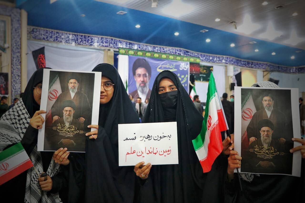 حضور حماسی و بیعت مردم سیستان در مصلی المهدی زابل با سومین رهبر انقلاب اسلامی
