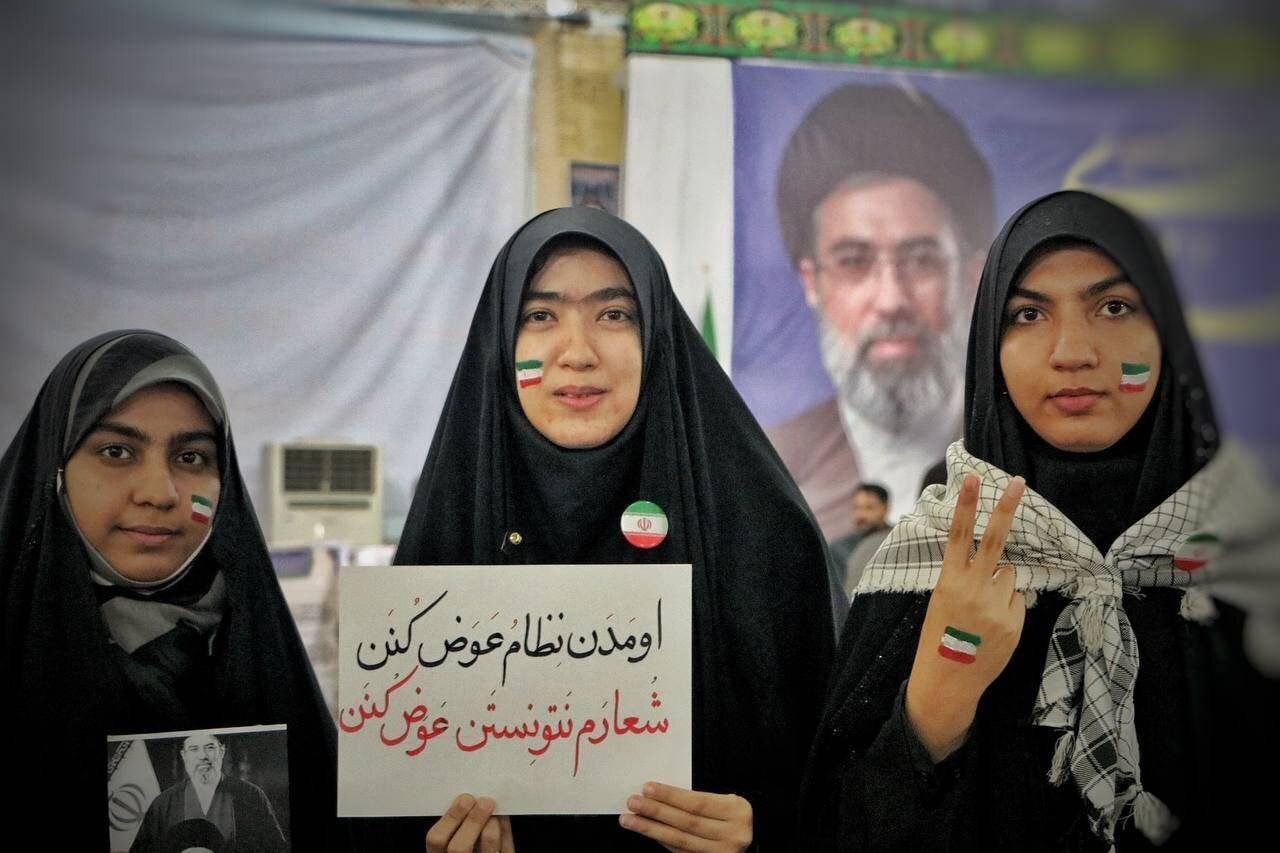 حضور حماسی و بیعت مردم سیستان در مصلی المهدی زابل با سومین رهبر انقلاب اسلامی