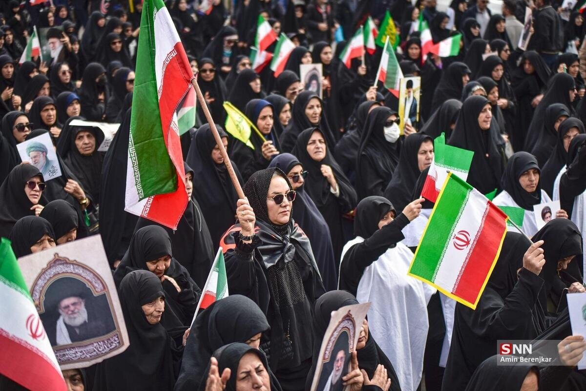 اجتماع عظیم مردم تهران برای بیعت با سومین رهبر مقتدر جمهوری اسلامی ایران/ پای انقلاب و رهبری تا پای جان هستیم + فیلم