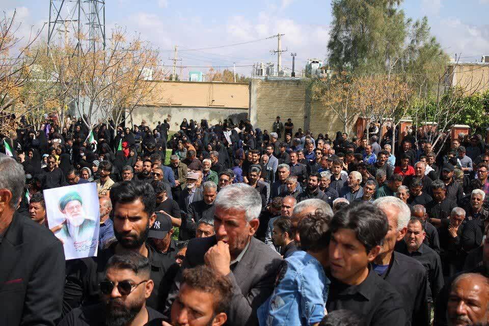 شیراز در آغوش ولایت؛ آغاز مراسم باشکوه بیعت ملی با سومین علمدار ایران، حضرت آیت‌الله امام سید مجتبی خامنه‌ای+فیلم