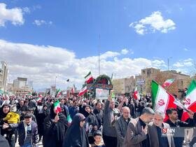 تشییع غیرتمندانه شهدای جنگ رمضان توسط مردم کرمان / فریاد مرگ بر آمریکا در میدان آزادی کارمانیا طنین انداز شد+فیلم و عکس
