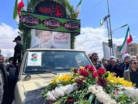 تشییع غیرتمندانه شهدای جنگ رمضان توسط مردم کرمان / فریاد مرگ بر آمریکا در میدان آزادی کارمانیا طنین انداز شد+فیلم و عکس