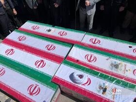 تشییع غیرتمندانه شهدای جنگ رمضان توسط مردم کرمان / فریاد مرگ بر آمریکا در میدان آزادی کارمانیا طنین انداز شد+فیلم و عکس