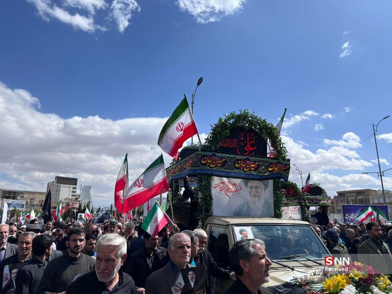 تشییع غیرتمندانه شهدای جنگ رمضان توسط مردم کرمان / فریاد مرگ بر آمریکا در میدان آزادی کارمانیا طنین انداز شد+فیلم و عکس