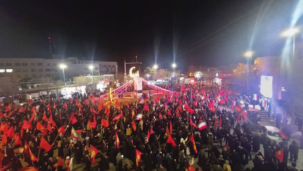 شکوه معنوی در آباده؛ حضور چشمگیر و باشکوه مردم مؤمن در مراسم احیای شب قدر در میان هیاهو جنگ+ فیلم