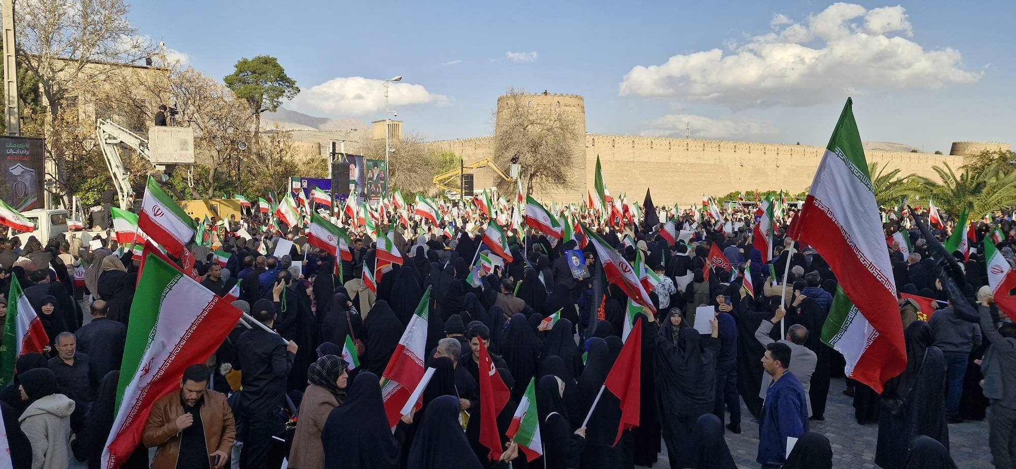 پیام احساسی و پرفروغ دختر شیرازی؛ «تا آخرین قطره خون پای توایم» و «حافظ خاک ایران باش» + فیلم