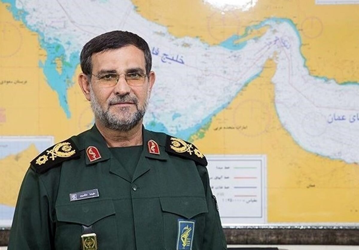 فرمانده نیروی دریایی سپاه: در ابتدای جنگ اعلام کردیم و باز هم اعلام می‌کنیم هیچ شناوری که مرتبط با متجاوزان به ایران باشد، حق عبور از تنگه هرمز را ندارد + عکس