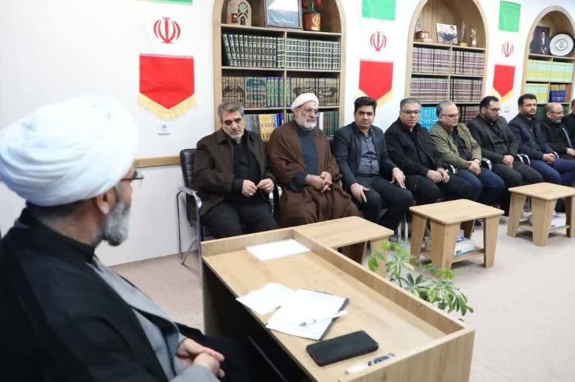 بیعت مسئولان و اعضای شورای تأمین استان سمنان با رهبر معظم انقلاب اسلامی+ تصاویر