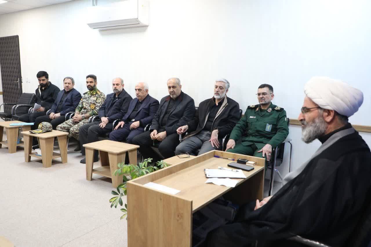 بیعت مسئولان و اعضای شورای تأمین استان سمنان با رهبر معظم انقلاب اسلامی+ تصاویر