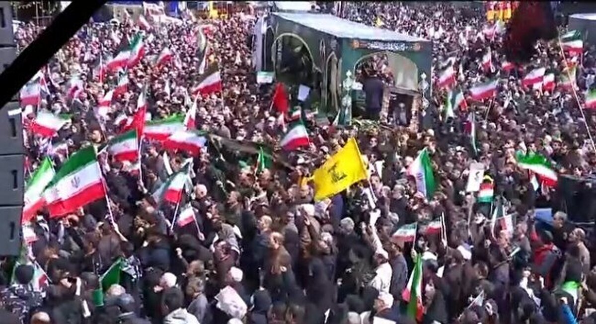 وداع با شهدای وطن/ آیین تشییع پیکر فرماندهان شهید و جمعی از شهدای مردمی در تهران آغاز شد + فیلم