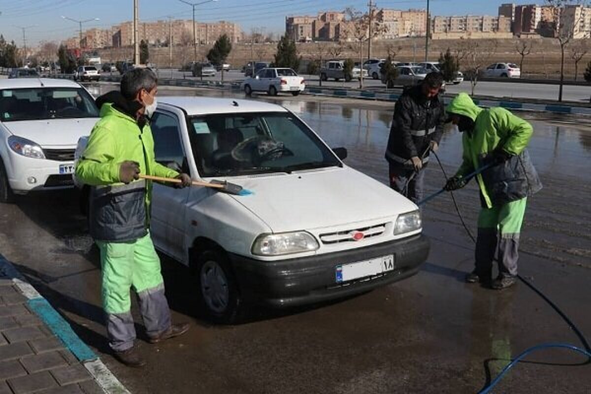 شست‌وشوی رایگان خودرو‌های شهروندان پس از آلودگی ناشی از آتش‌سوزی