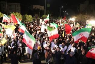 اجتماع مردمی شب‌های اقتدار در سمنان/ مردم ولایتمدار در بارش برف هم به میدان آمدند+ تصاویر