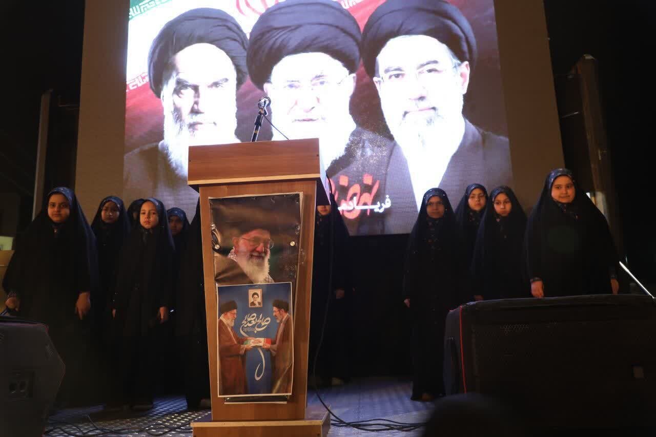 اجتماع مردمی شب‌های اقتدار در سمنان/ مردم ولایتمدار در بارش برف هم به میدان آمدند+ تصاویر