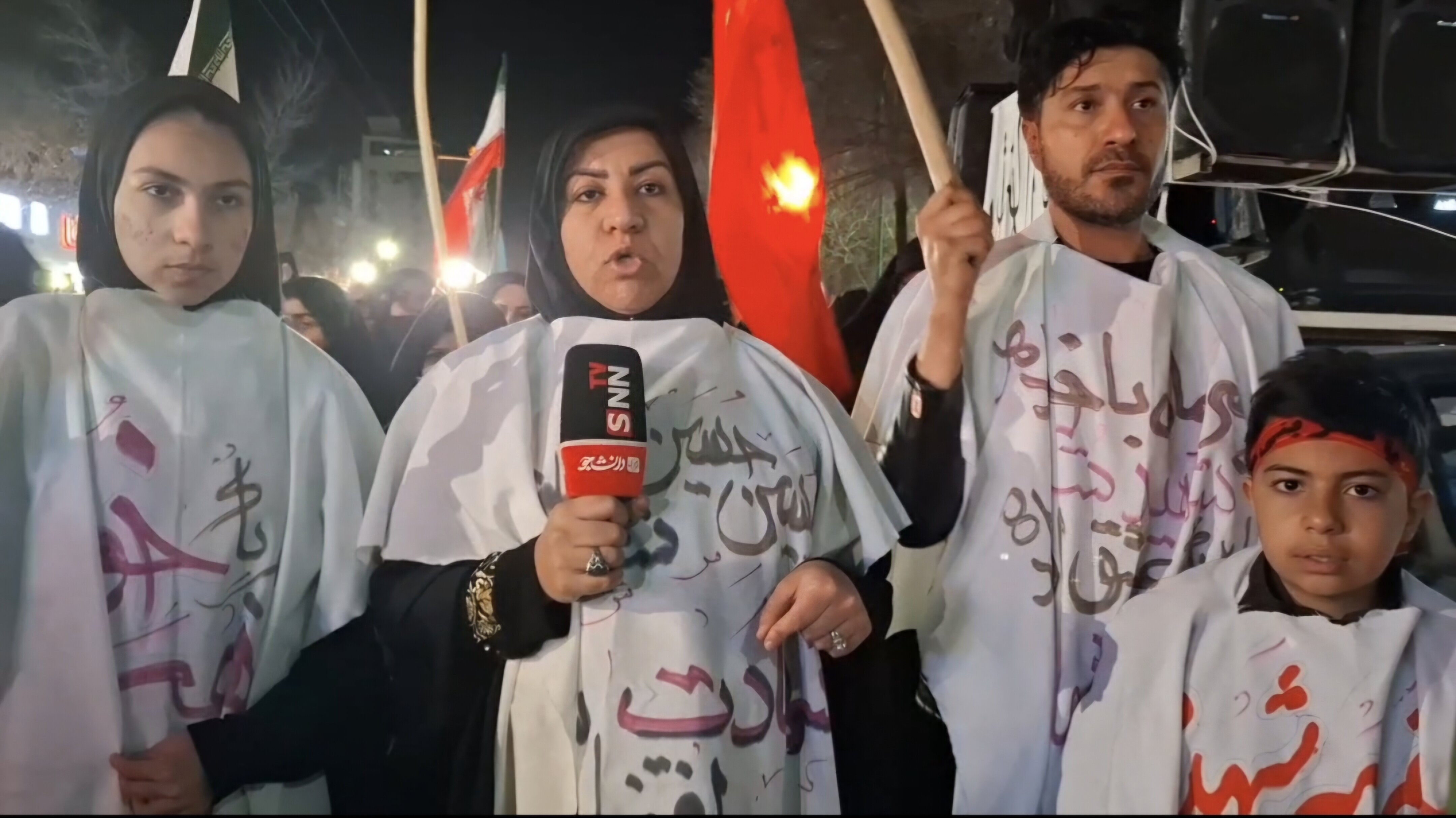خانواده کفن‌پوش شهرکردی؛ رهبرمان خانوادگی شهید شد ماهم خانوادگی فدایش می‌شویم+فیلم