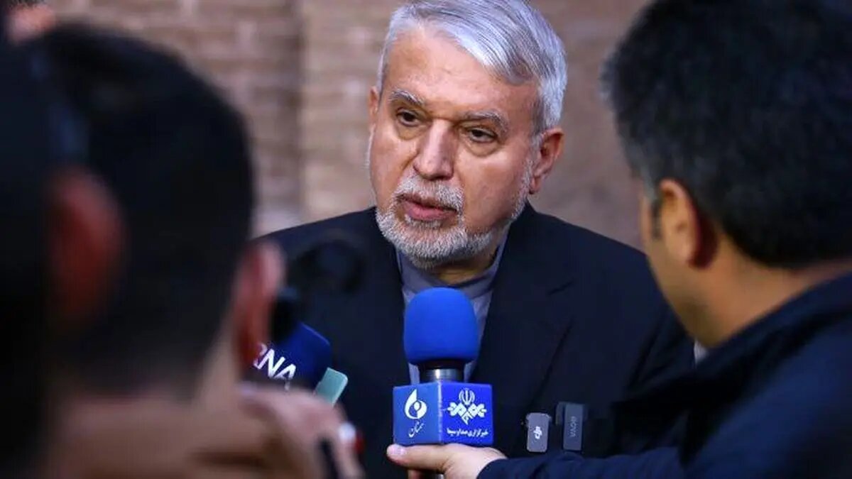 ملت ایران از هویت تمدنی خود عقب‌نشینی نمی‌کند