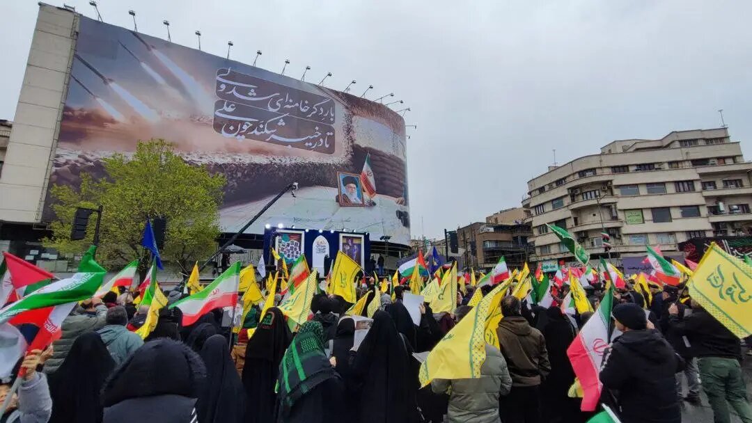 برگزاری مراسم روز جهانی قدس در چهاردهمین روز تحمیل جنگ به ایران/ فیلم  عکس