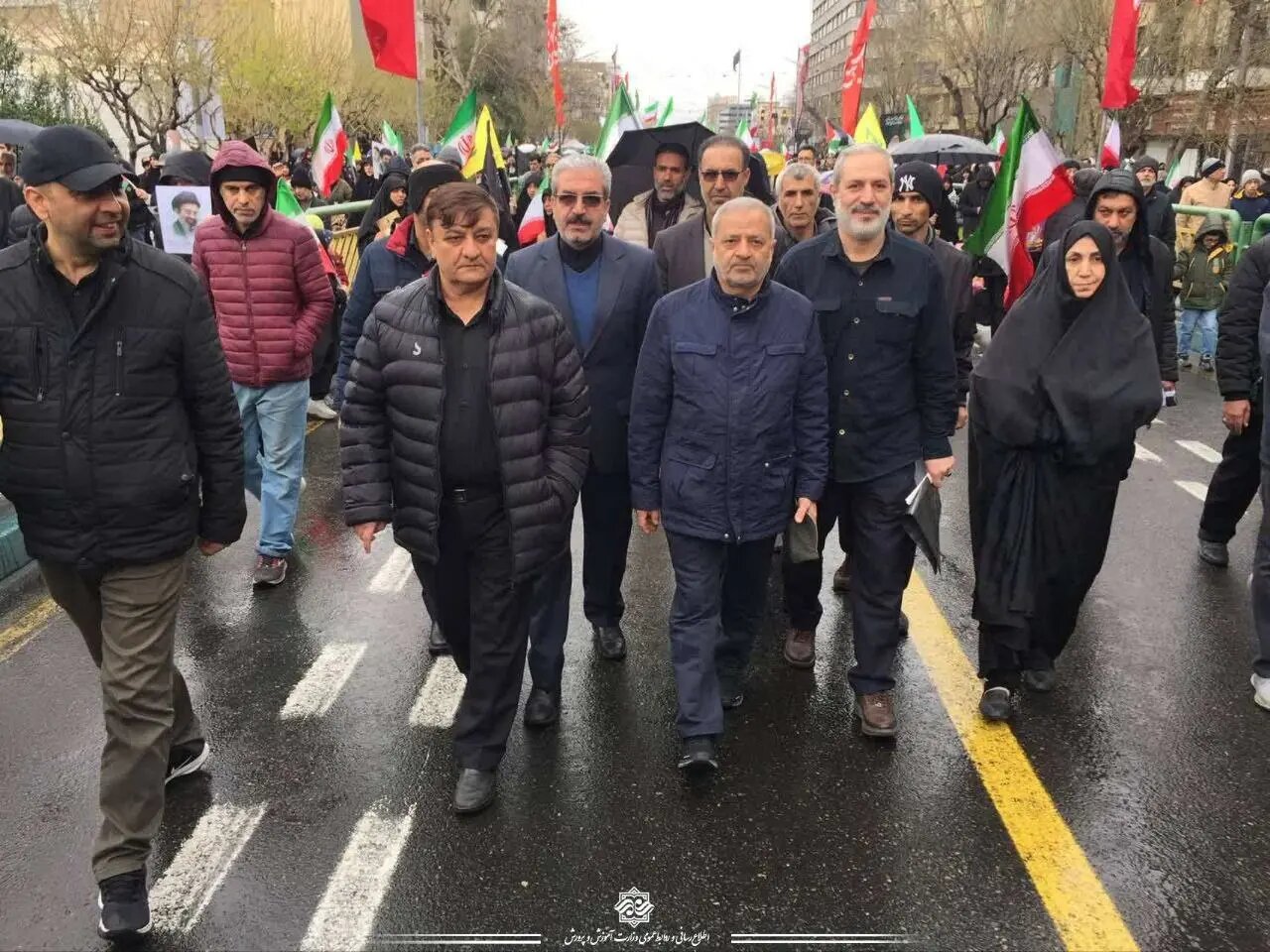 برگزاری مراسم روز جهانی قدس در چهاردهمین روز تحمیل جنگ به ایران/ تکبیر مردم همزمان با انفجارها در حوالی مسیر راهپیمایی+ فیلم و عکس