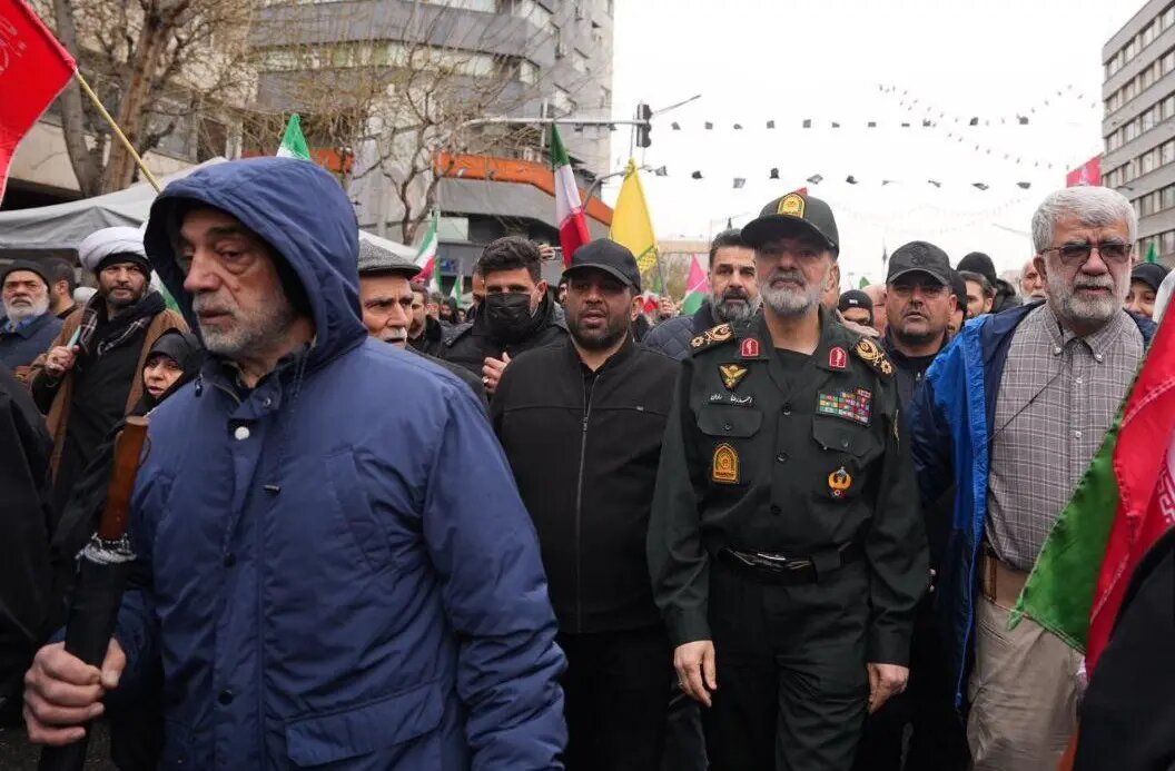 برگزاری مراسم روز جهانی قدس در چهاردهمین روز تحمیل جنگ به ایران/ تکبیر مردم همزمان با انفجارها در حوالی مسیر راهپیمایی+ فیلم و عکس