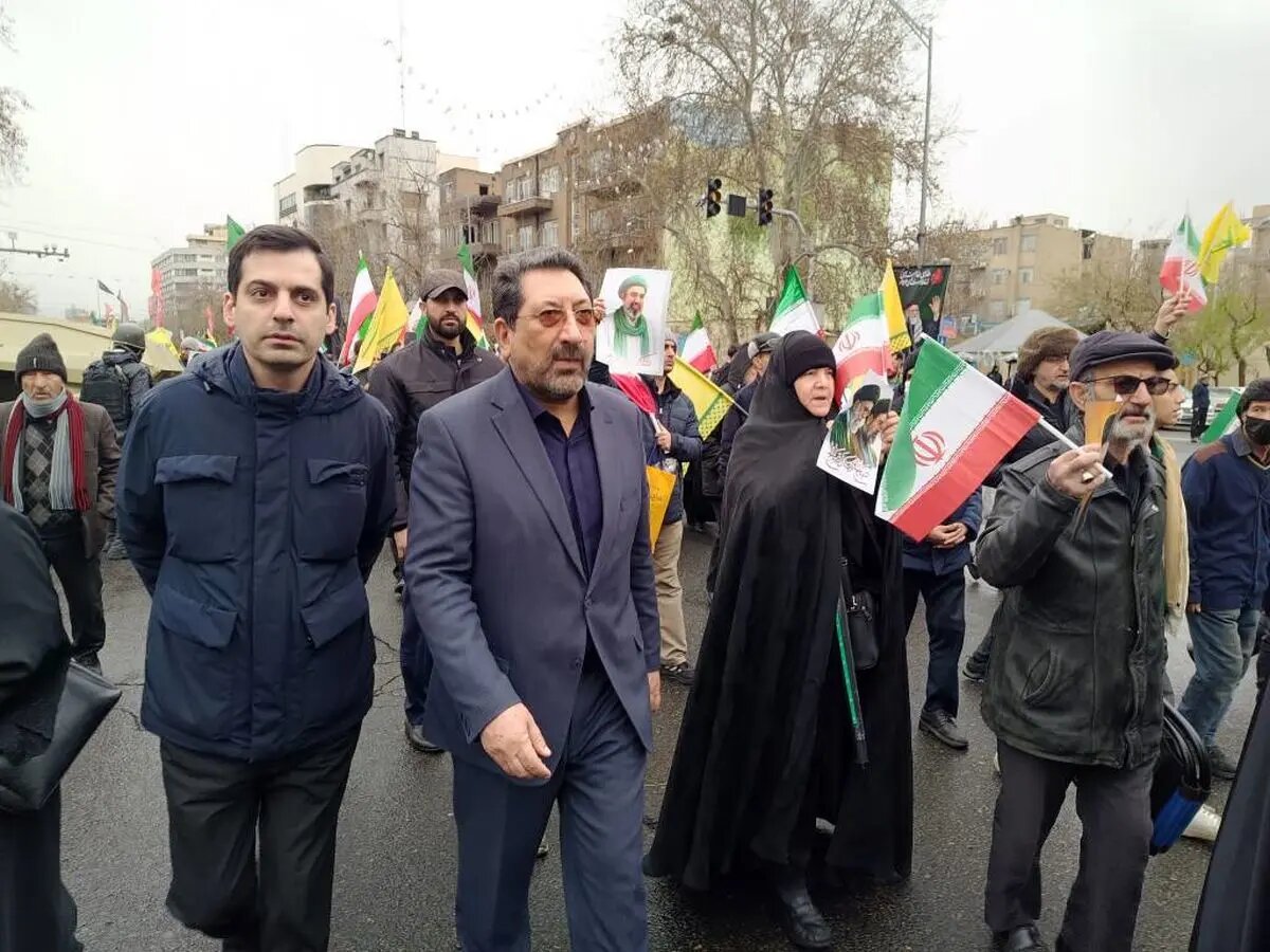 دشمن بداند ما هرگز صحنه را ترک نخواهیم کرد