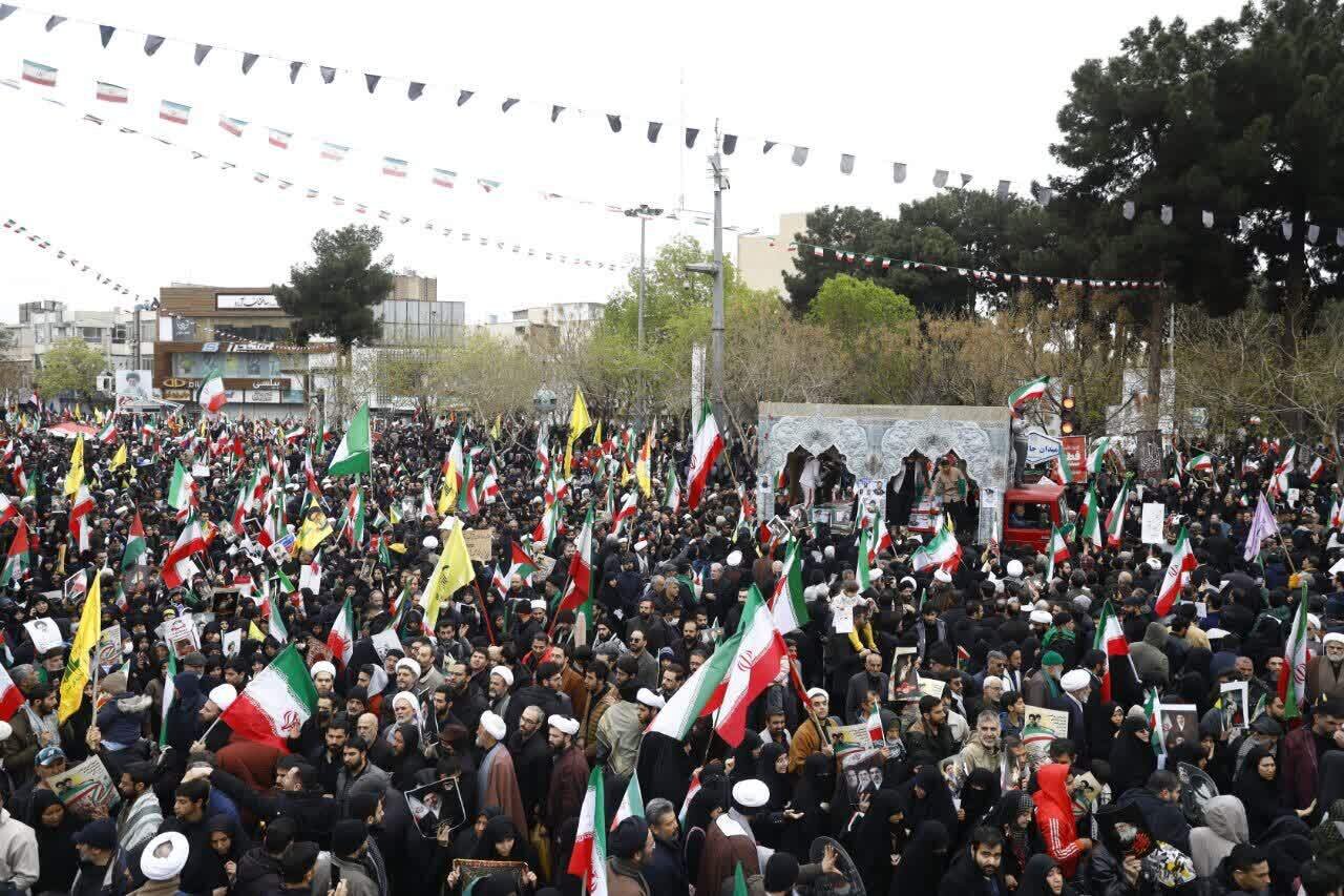 ترامپ بداند دیوانه‌ها محکوم به سرنگونی هستند/ آقا مجتبی ما تا آخرین قطره خون پای بیعت با شما هستیم