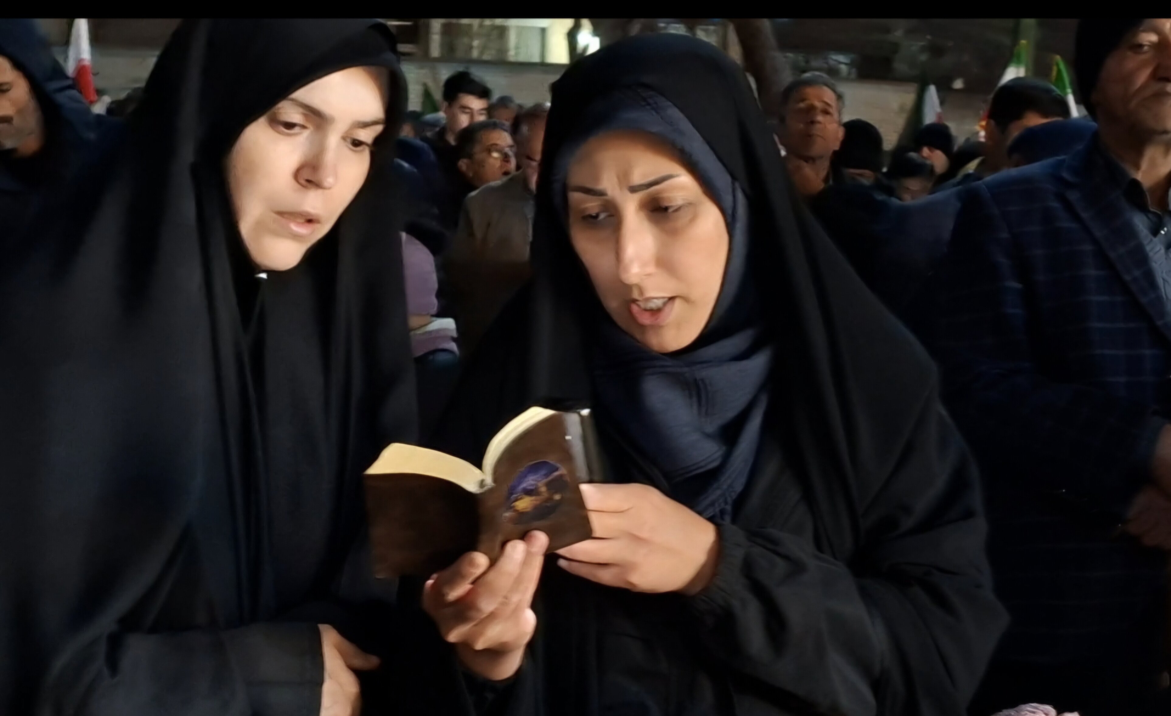 قرائت سوره فتح در خیابان‌های شهرکرد